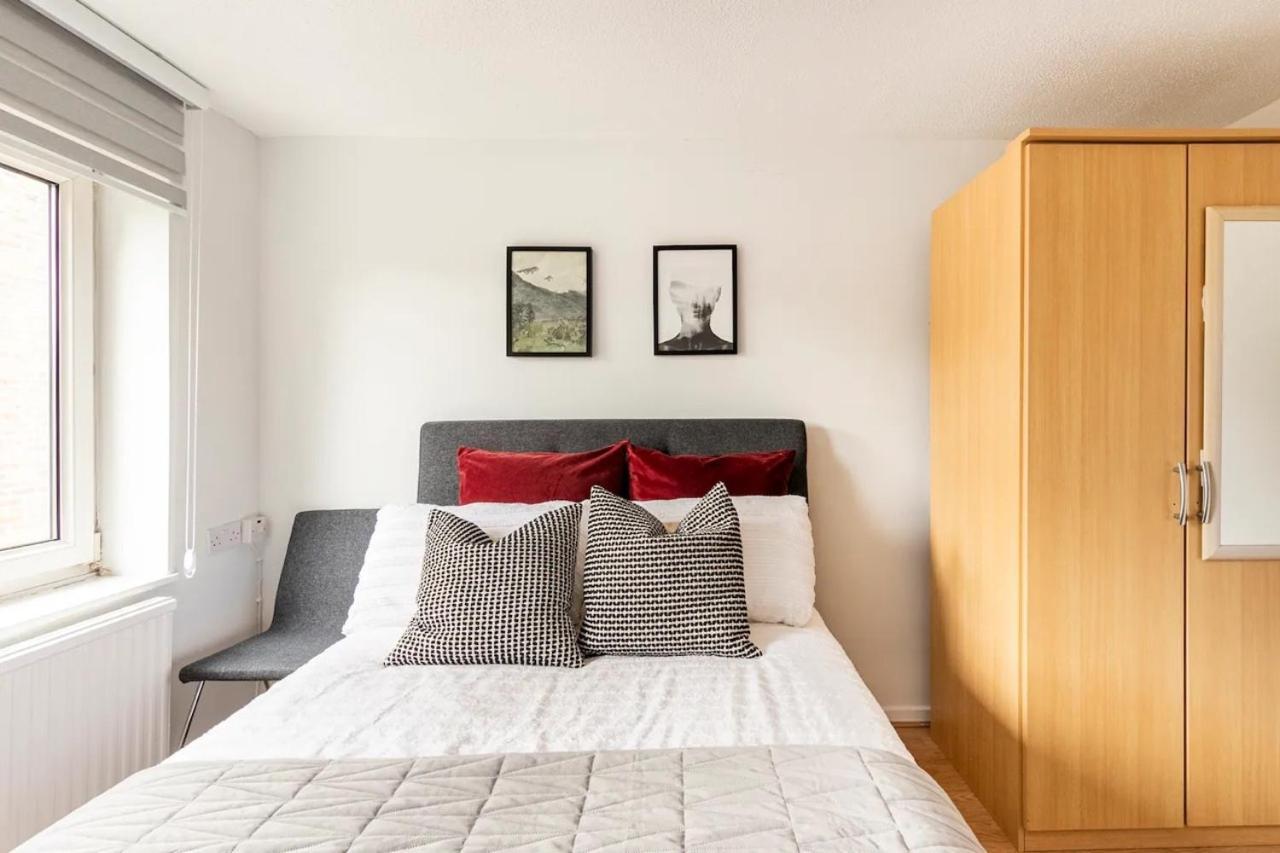 Guest house Double Bedroom At Kings Cross